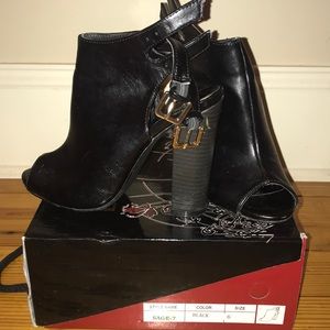 Liliana black heel booties